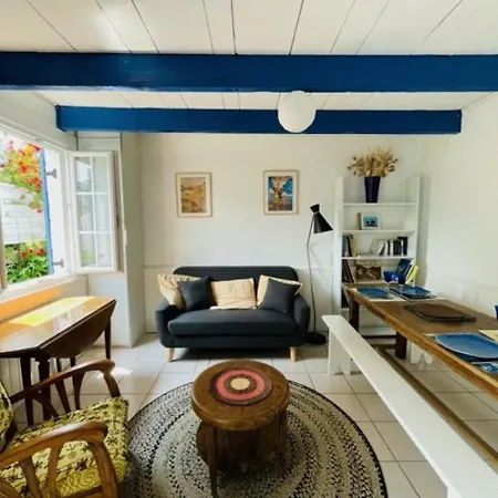 Maison De Pecheur Calme A Avec Jardin Clos, Proches Commerces Et Plage, 3 Pers, 3 Etoiles - Fr-1-542-51 * Tregastel